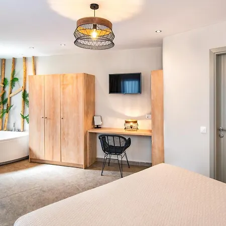 Apart Otel Fomithea Kamári