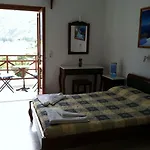 호텔 Fomithea Hotel-new Kamári