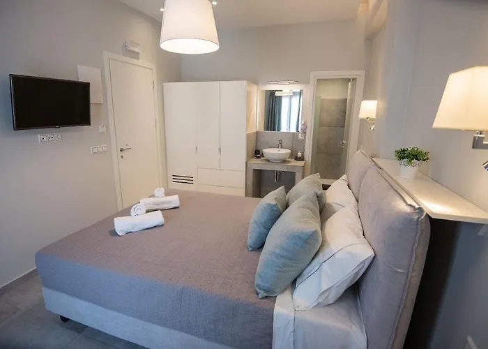 מלון Fomithea Hotel-new 3*