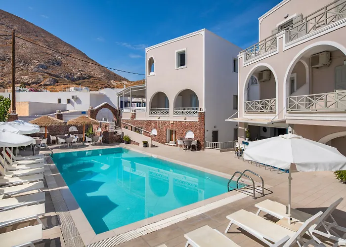 Fomithea Hotel-new מלון Kamári