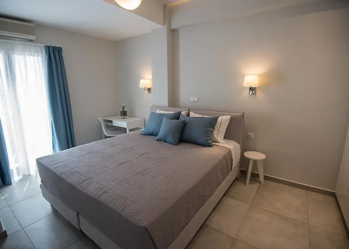 Fomithea Hotel-new מלון Kamári